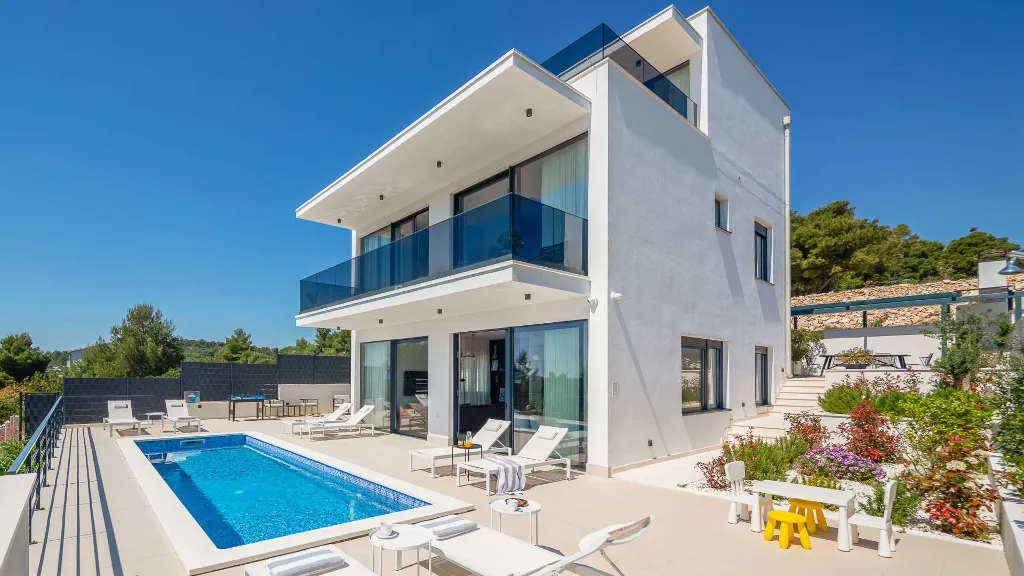Okrug Gornji Villa for 10 Guests with Pool