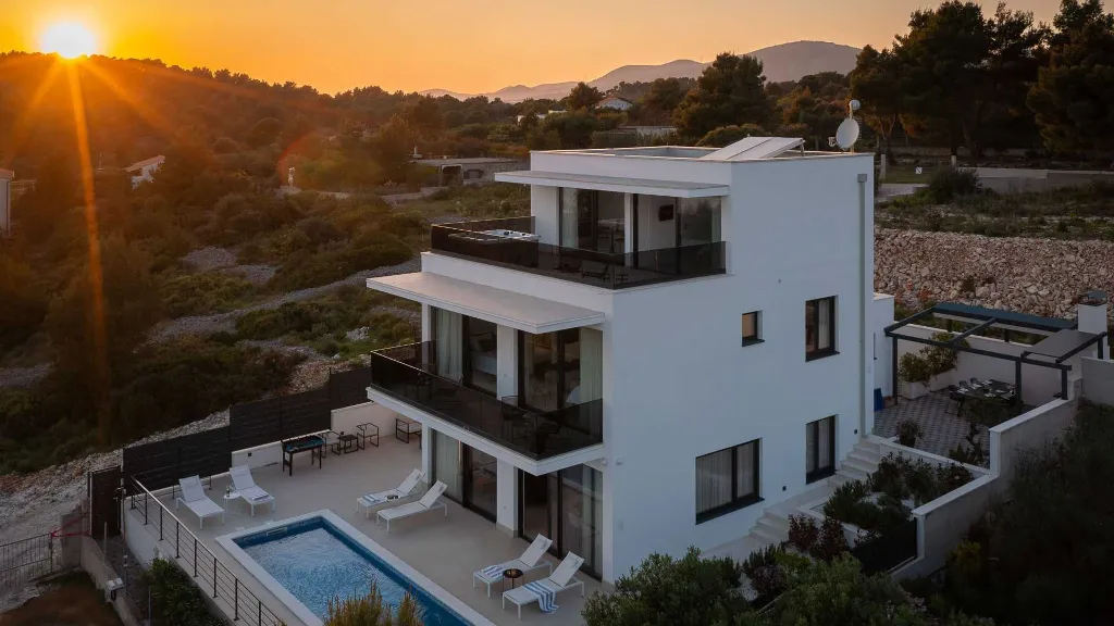 Okrug Gornji Villa for 10 Guests with Pool