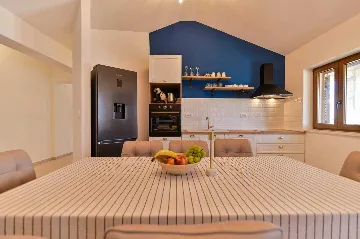 Villa in Okrug Gornji for 8 with Heated Infinity Pool