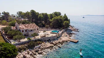 Villa in Okrug Gornji for 8 with Heated Infinity Pool