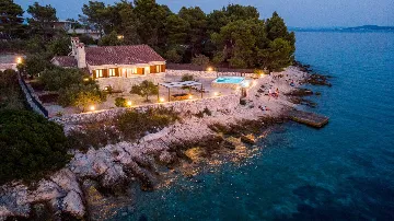 Villa in Okrug Gornji for 8 with Heated Infinity Pool