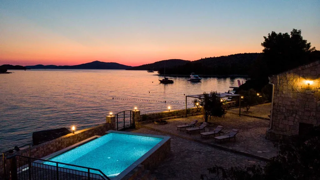 Villa in Okrug Gornji for 8 with Heated Infinity Pool