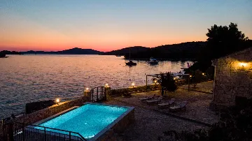 Villa in Okrug Gornji for 8 with Heated Infinity Pool