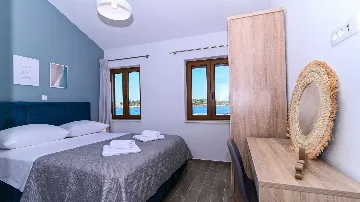 Villa in Okrug Gornji for 8 with Heated Infinity Pool