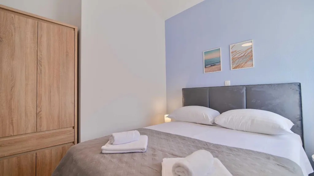 Villa in Okrug Gornji for 8 with Heated Infinity Pool