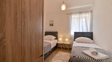 Villa in Okrug Gornji for 8 with Heated Infinity Pool