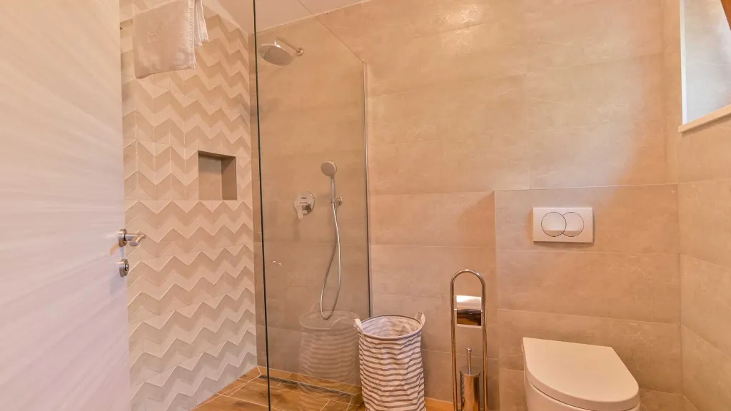 Villa in Okrug Gornji for 8 with Heated Infinity Pool