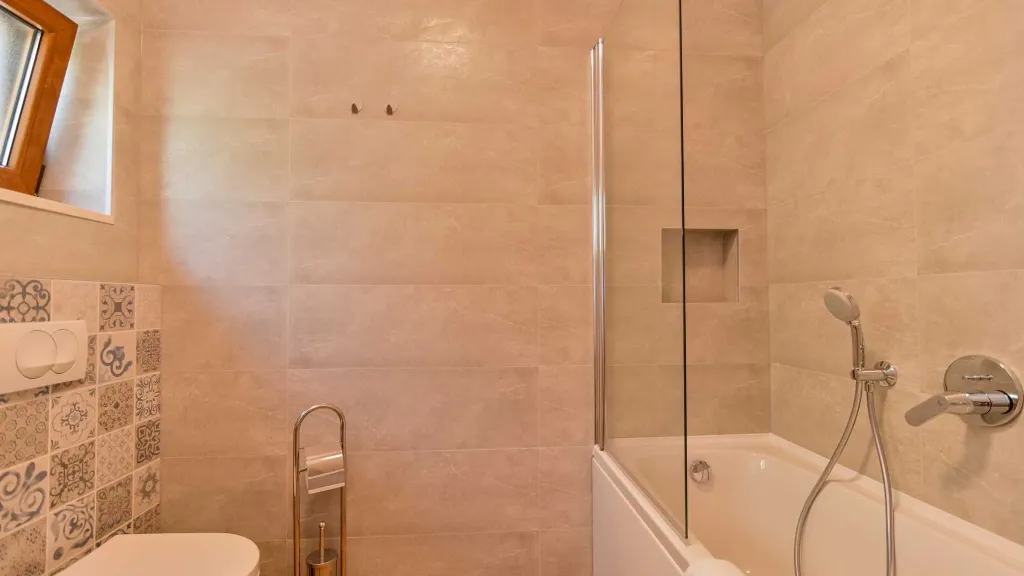 Villa in Okrug Gornji for 8 with Heated Infinity Pool