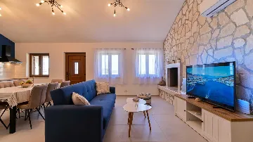 Villa in Okrug Gornji for 8 with Heated Infinity Pool