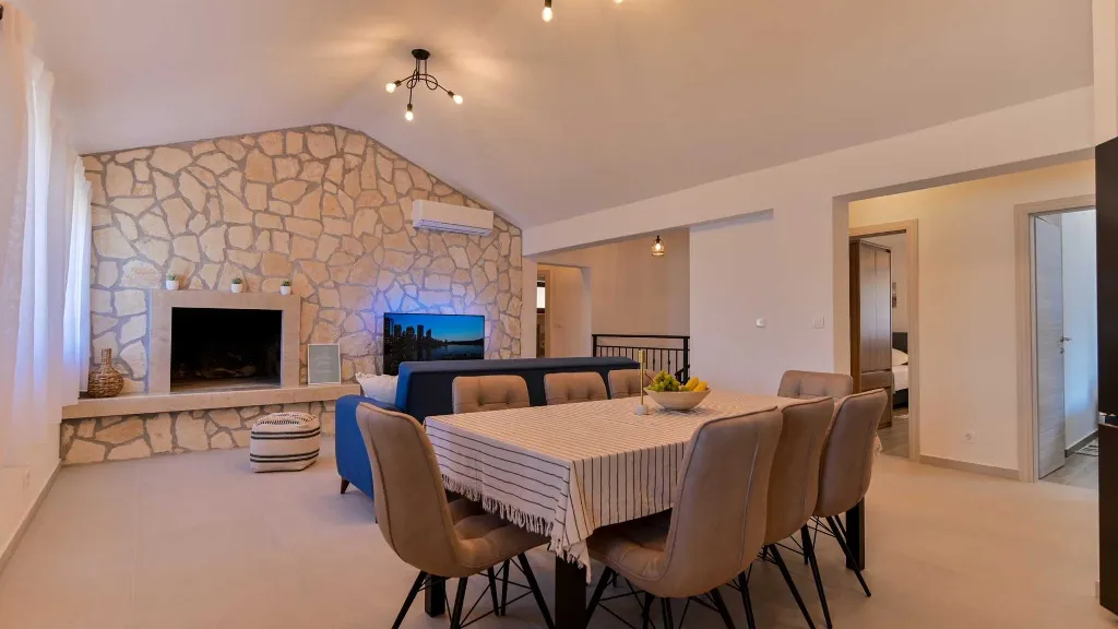 Villa in Okrug Gornji for 8 with Heated Infinity Pool