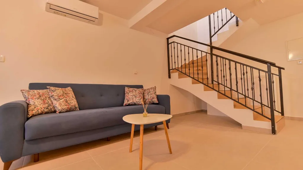 Villa in Okrug Gornji for 8 with Heated Infinity Pool