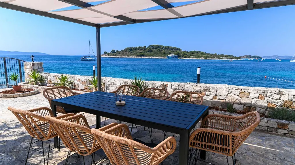 Villa in Okrug Gornji for 8 with Heated Infinity Pool