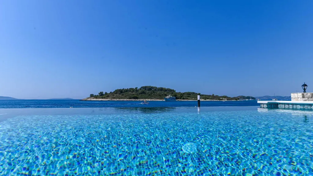 Villa in Okrug Gornji for 8 with Heated Infinity Pool