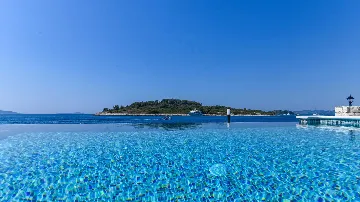 Villa in Okrug Gornji for 8 with Heated Infinity Pool