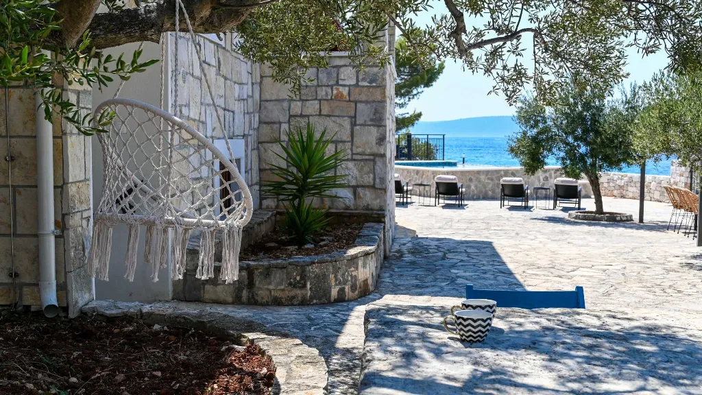 Villa in Okrug Gornji for 8 with Heated Infinity Pool