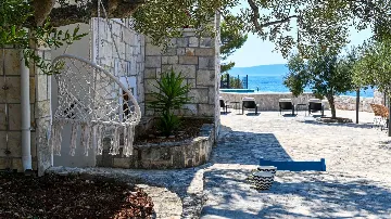 Villa in Okrug Gornji for 8 with Heated Infinity Pool