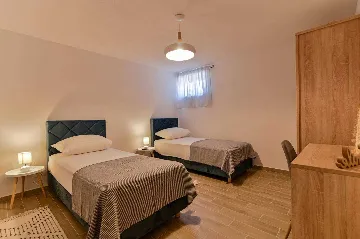 Villa in Okrug Gornji for 8 with Heated Infinity Pool