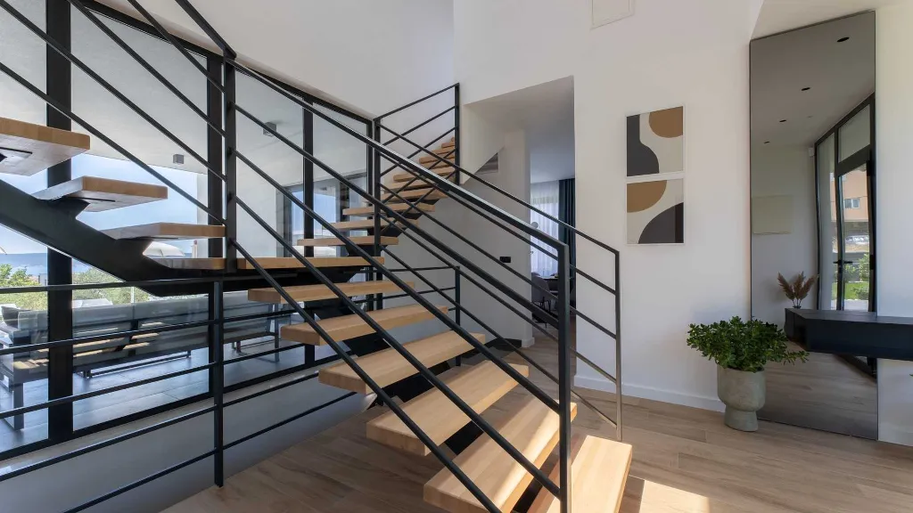 5-Bedroom Villa in Kaštel Stari for 9 Guests