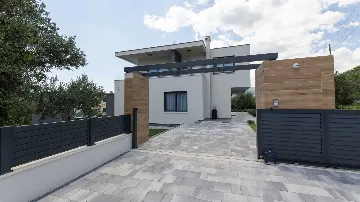 5-Bedroom Villa in Kaštel Stari for 9 Guests