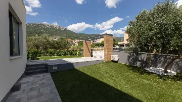5-Bedroom Villa in Kaštel Stari for 9 Guests