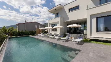 5-Bedroom Villa in Kaštel Stari for 9 Guests
