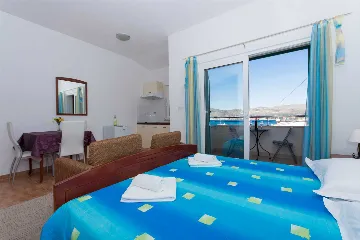 Studio for 2 Guests with Balcony in Okrug Gornji