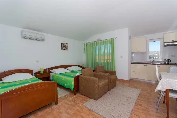 Studio for 2 Guests with Balcony in Okrug Gornji