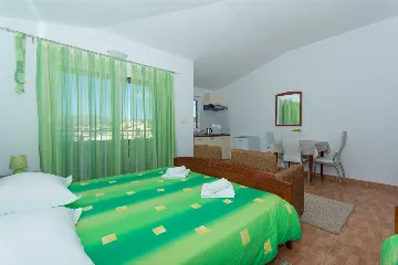 Studio for 2 Guests with Balcony in Okrug Gornji