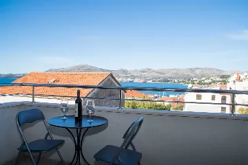 Studio for 2 Guests with Balcony in Okrug Gornji