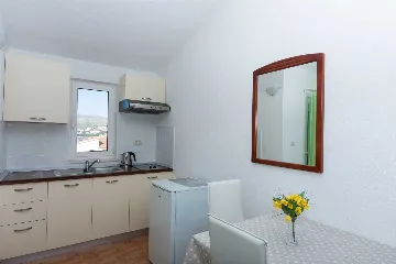 Studio for 2 Guests with Balcony in Okrug Gornji