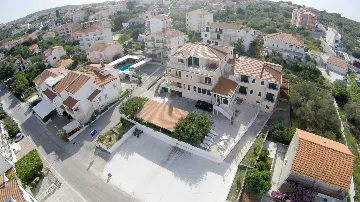 1-Bedroom Apartment in Okrug Gornji with Partial View