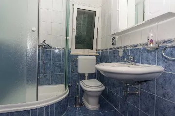 1-Bedroom Apartment in Okrug Gornji with Partial View