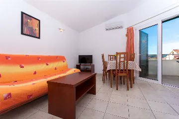 1-Bedroom Apartment in Okrug Gornji with Partial View