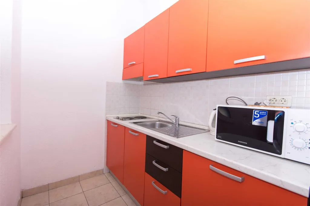 1-Bedroom Apartment in Okrug Gornji with Partial View