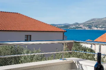 1-Bedroom Apartment in Okrug Gornji with Partial View