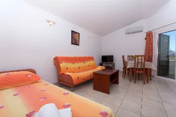 1-Bedroom Apartment in Okrug Gornji with Partial View