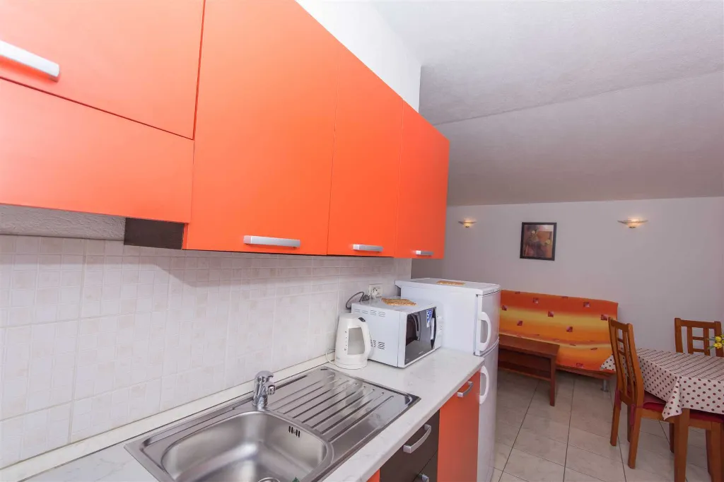 1-Bedroom Apartment in Okrug Gornji with Partial View
