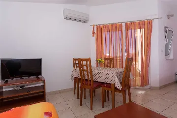 1-Bedroom Apartment in Okrug Gornji with Partial View