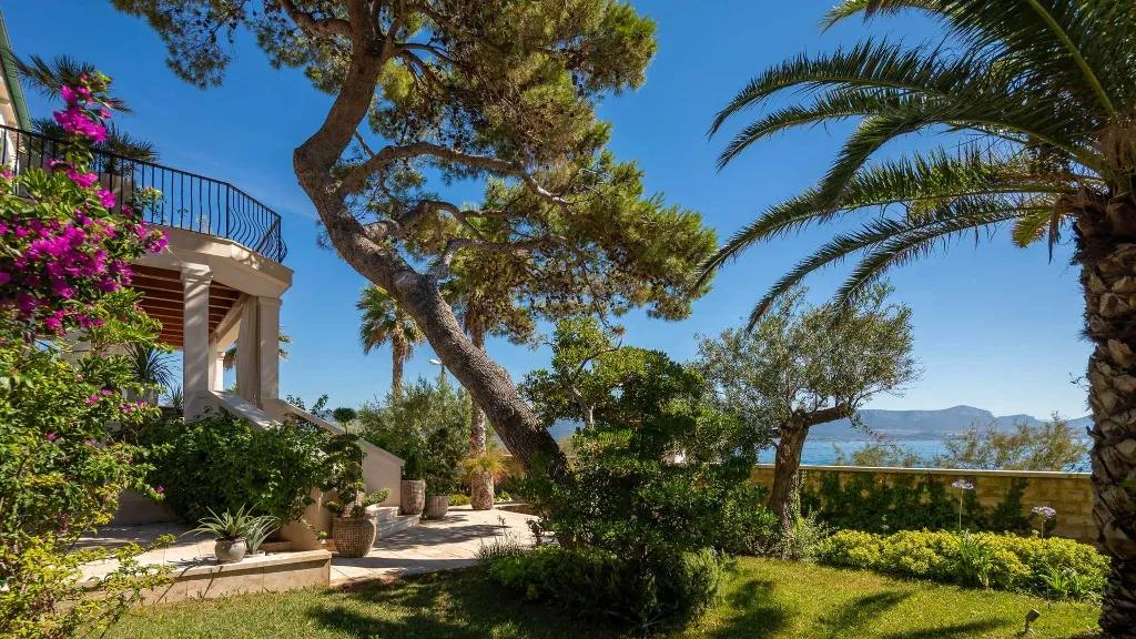 Slatine Villa with Heated Infinity Pool and Sea Views