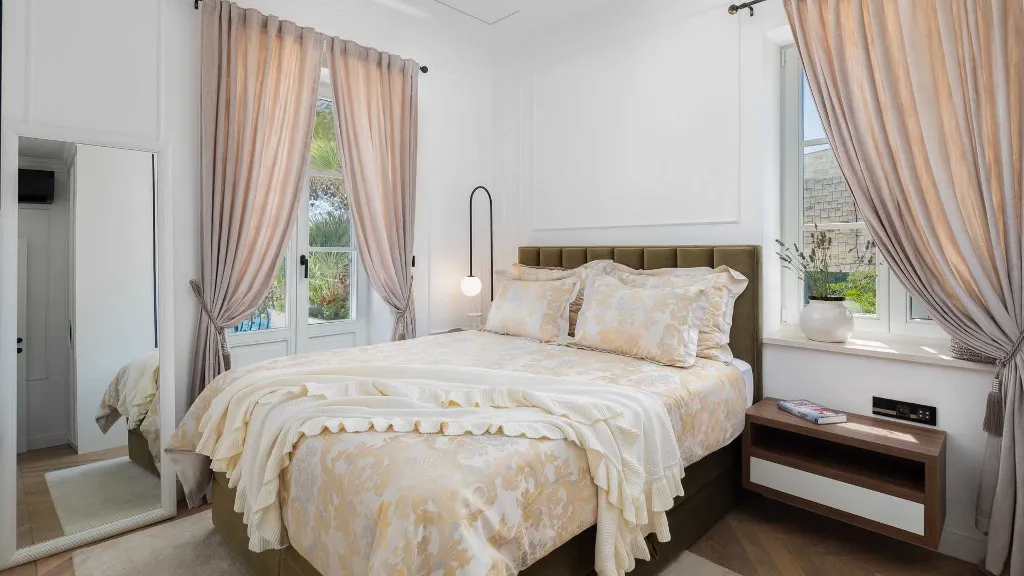 Slatine Villa with Heated Infinity Pool and Sea Views