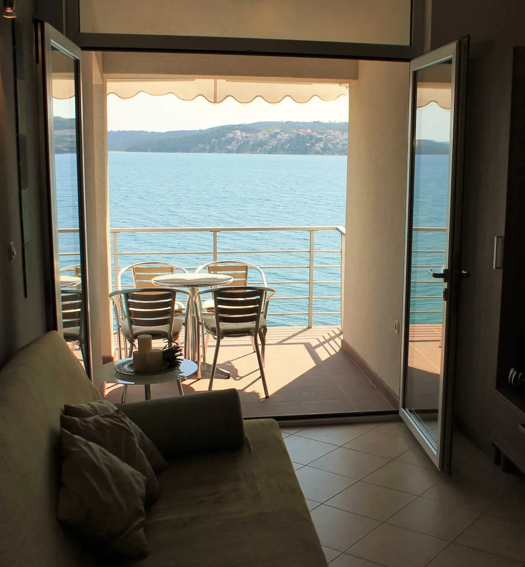 One-Bedroom Apartment with Sea View Balcony in Seget Donji