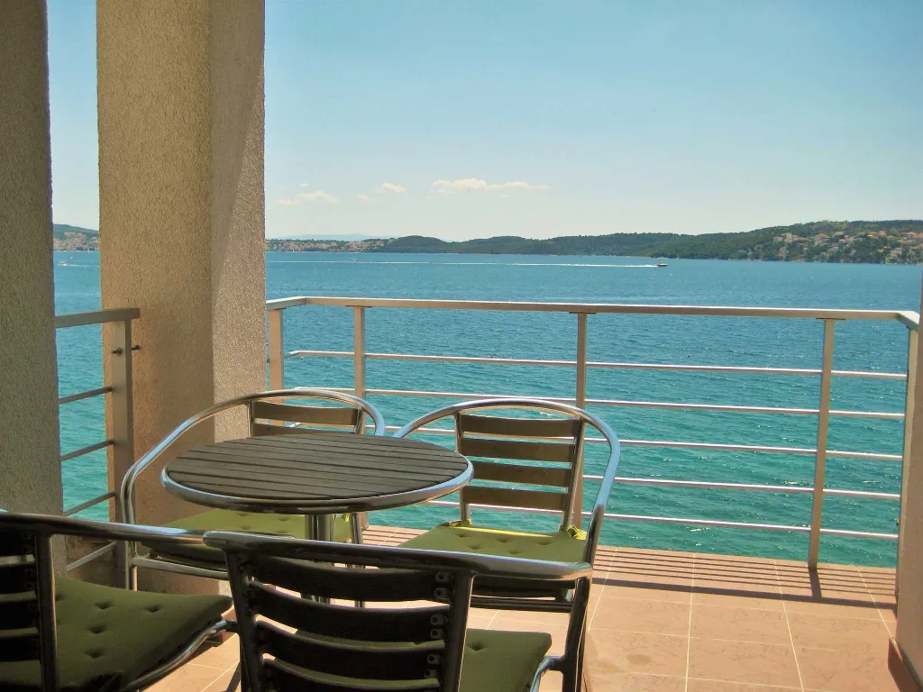 One-Bedroom Apartment with Sea View Balcony in Seget Donji