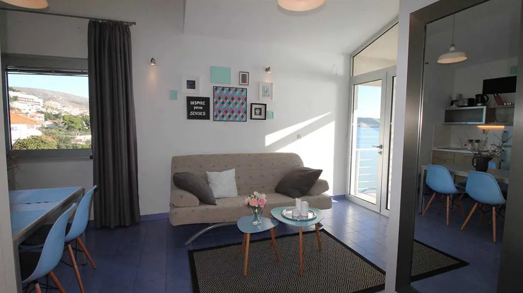 One-Bedroom Apartment with Sea View Balcony in Seget Donji