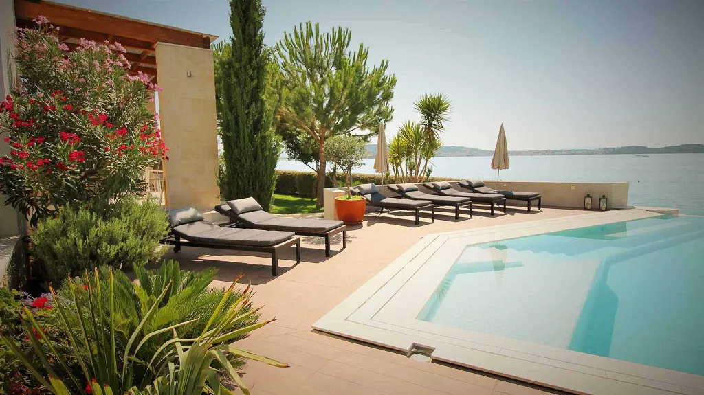 One-Bedroom Apartment with Sea View Balcony in Seget Donji