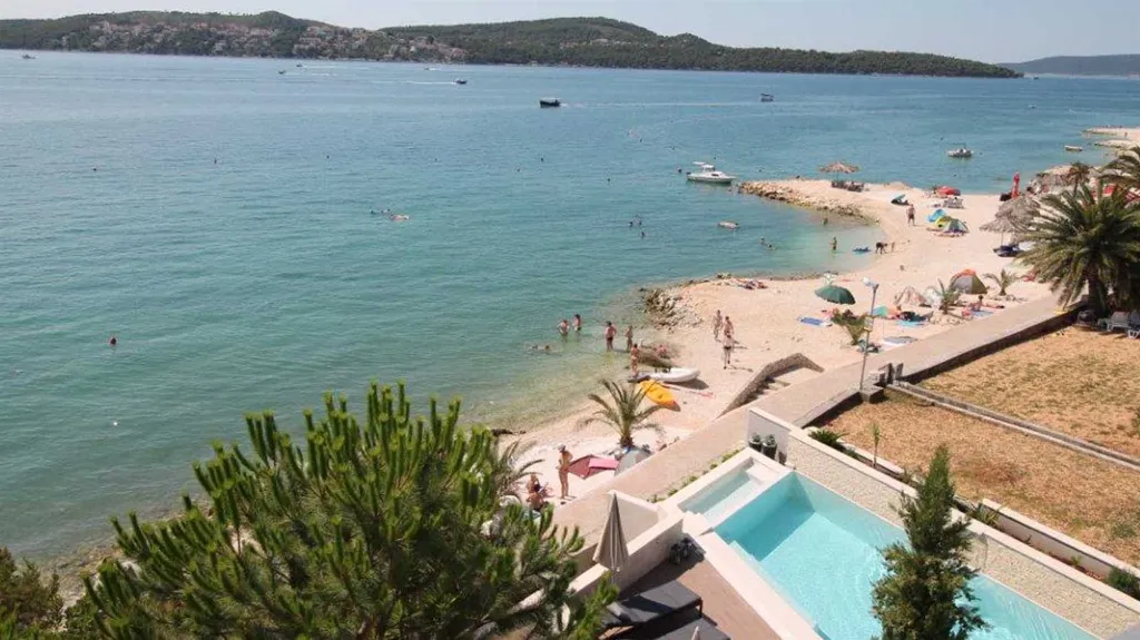 One-Bedroom Apartment with Sea View Balcony in Seget Donji
