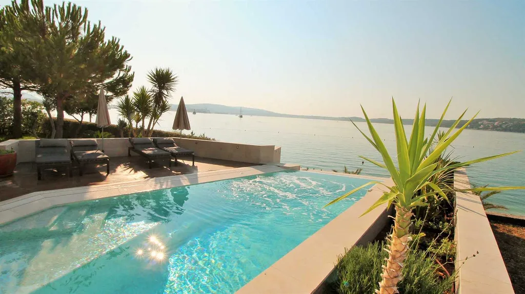 One-Bedroom Apartment with Sea View Balcony in Seget Donji
