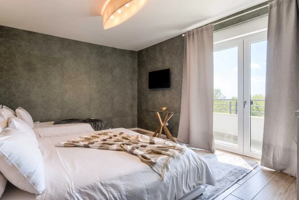 5-Bedroom Villa in Juršići for Up to 14 Guests