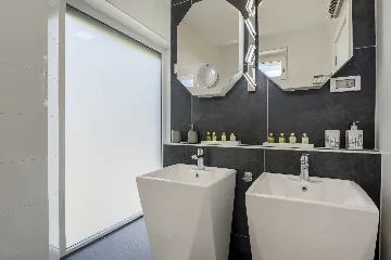 5-Bedroom Villa in Juršići for Up to 14 Guests