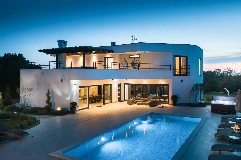 5-Bedroom Villa in Juršići for Up to 14 Guests