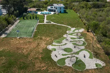 5-Bedroom Villa in Juršići for Up to 14 Guests